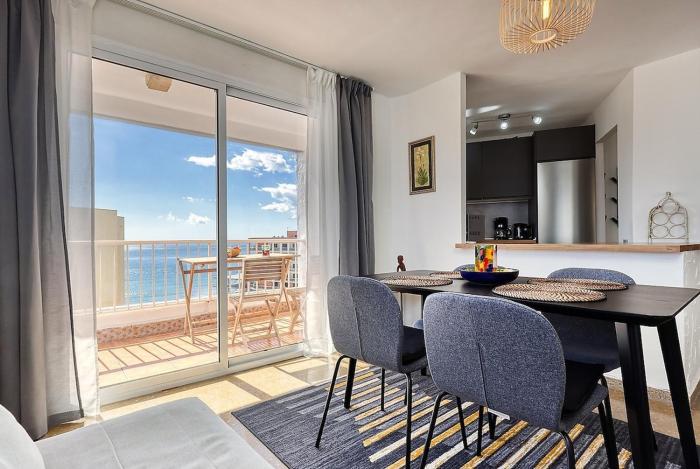 Benalmadena Seafront Apartment with Parking - by Magnolia Properties