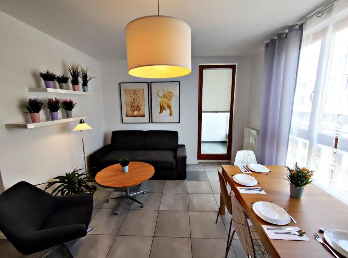 Fully equipped, comfortable and modern apartment with a balcony, very close to the city center, garage available in the building