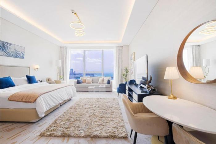 Sky-High Elegant Suite at Palm Tower