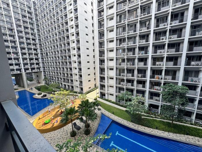 Room 643 Pool View Shore 2 Residences near PICC & SM MOA by Prime Stay