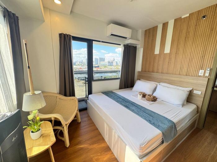 2BR facing Manila Bay & City View Shore 2 Residences MOA with Parking by Prime Stay