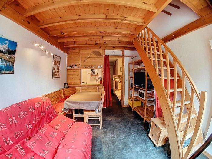 Studio mezzanine cosy au centre de Val-dIsère - FR-1-518-118