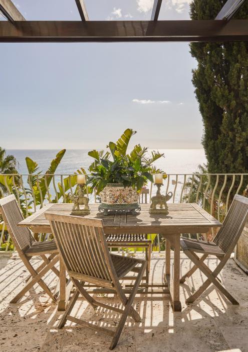 Villa del Mar - "Luxurious en-suite bedroom with lounge and stunning sea view balcony in Bantry Bay"