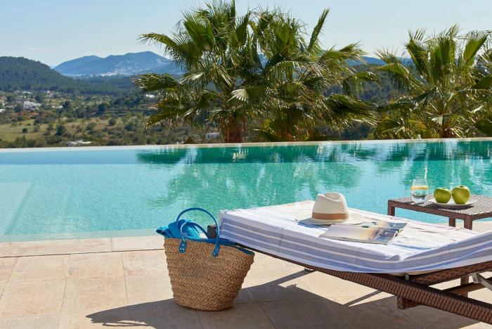 Exclusive 4 Bedroom Villa in Mahon 1281