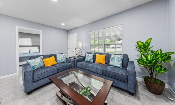 2B1B Home Minutes from SPI & Space X