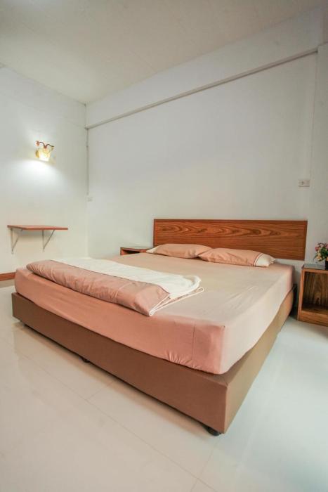 โรงแรมบ้านสวน ฟ้าใส