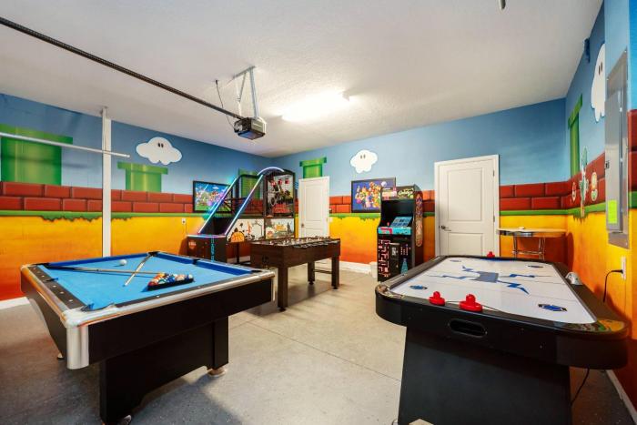 Charming 9BR Villa w Theme & Game Rooms by Disney