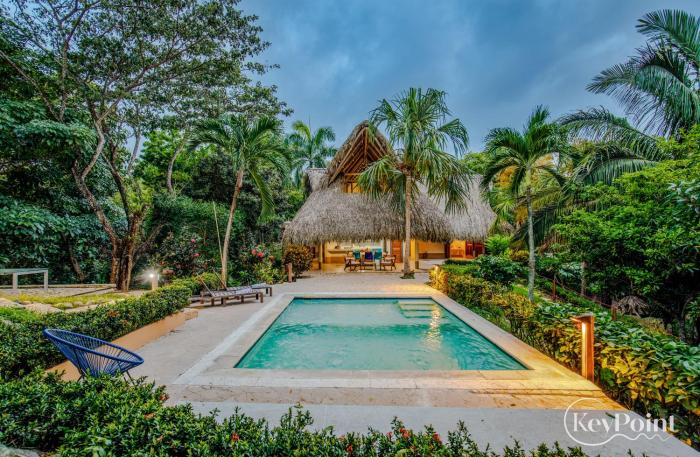 Tröpical house with amazing view by KeyPöint!