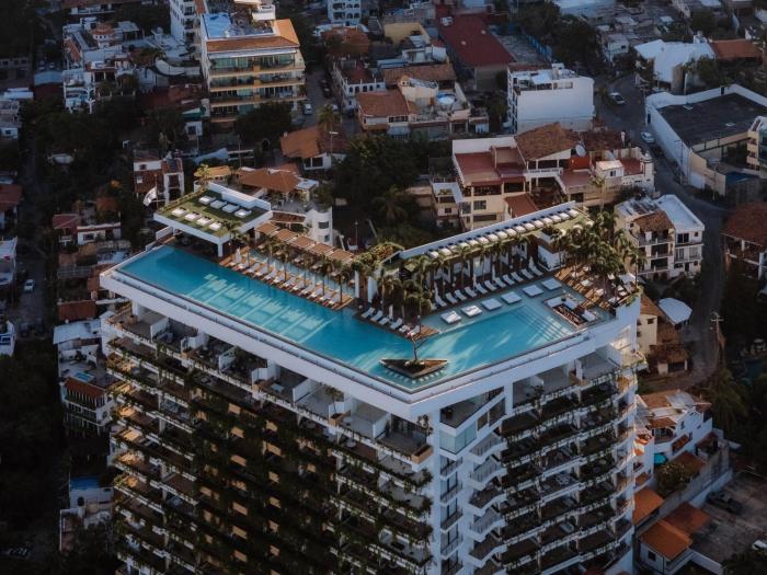 Maxwell Collection Romantic Zone