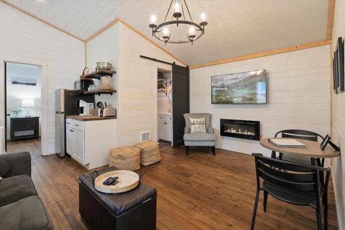 Hidden Gem Cabin in Hungry Horse, Firepit, Close to Glacier