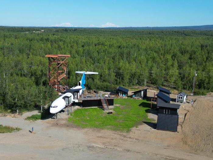 Pilot Lodge - Beautiful Lofted Tiny House