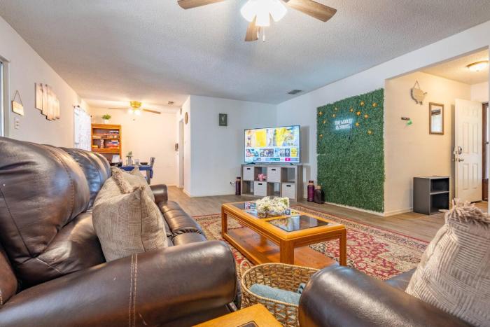 Great location 8 miles to Lackland AFB & SeaWorld