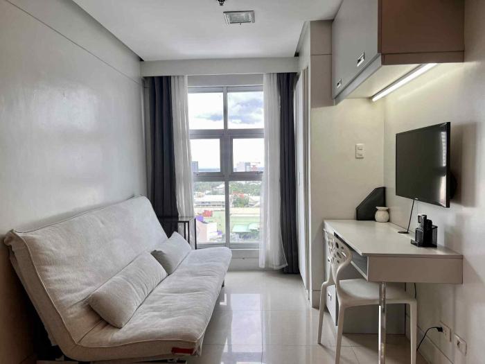 BaseLine Residences 1-Bedroom 10E Internet Netflix