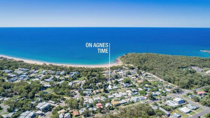 On Agnes Time - Large, 3-Bedroom, Coastal Home in Central Agnes Water, Short Walk to Stunning Main Beach