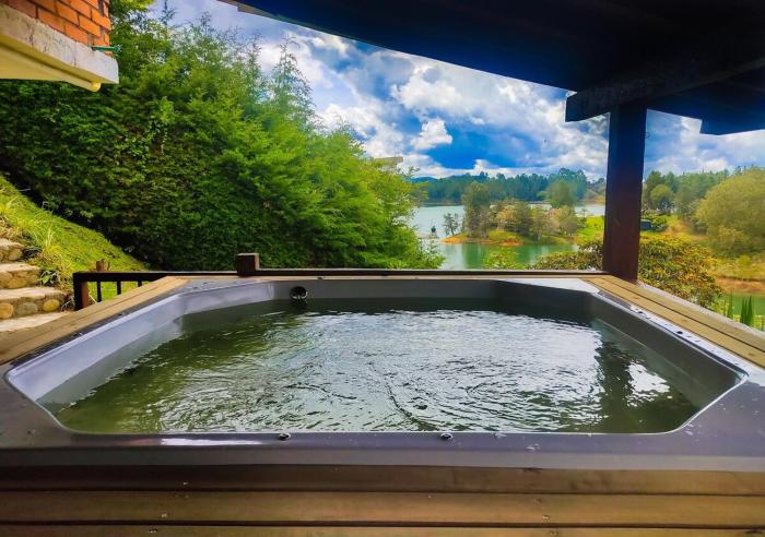 Finca VIP de lujo privada, jacuzzi y paz cerca de la piedra de Guatape