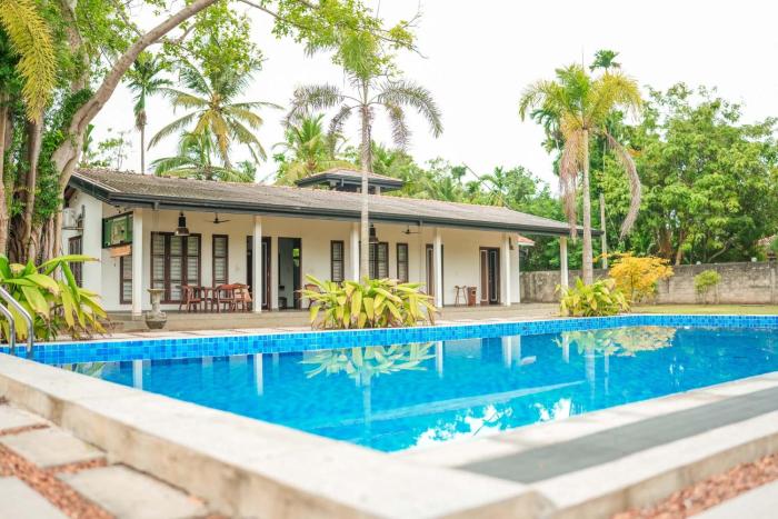 Beach Club Bungalow Induruwa