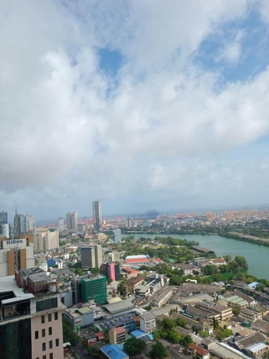 Trizen,City & Port View Luxury Apartment in Colombo