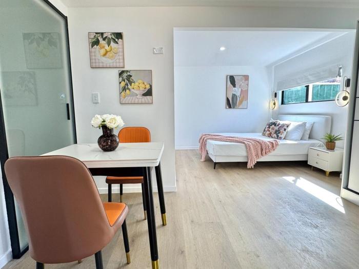 Coral 1bd-studio at Daisy hills-minutes to M1 highway