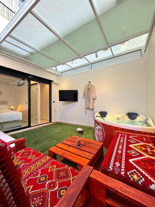 App Chic & Jacuzzi à Bourgogne près de la Corniche