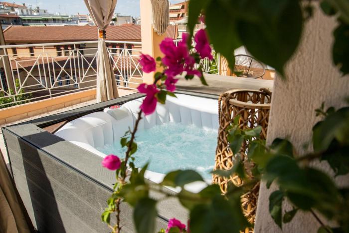 Gk Suites-Constantin view , auto check-in 24h