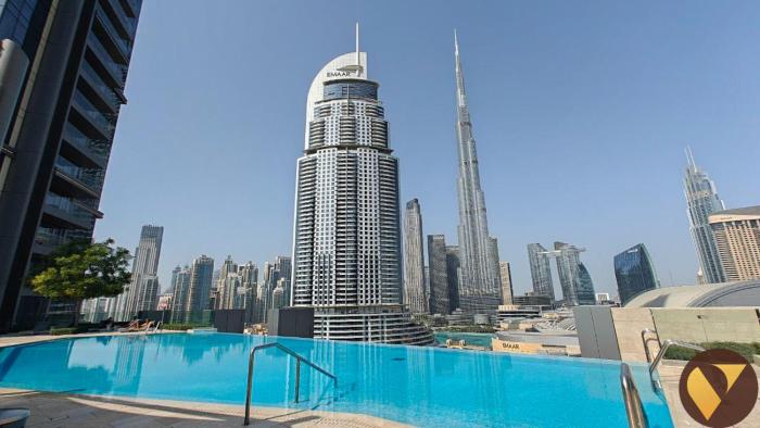 Vogue Vacation Homes, Downtown Boulevard Point near Burj Khalifa and Dubai Mall, One Bedroom Apartment with Burj Khalifa view from the Balcony and Access toAmenities