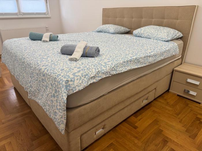 Close to center big terrace city tram garage parking place fast WIFI Super king size bed grocery 1min