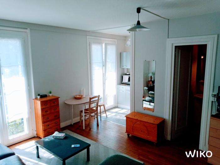 Appartement PERRET 105 rue Victor Hugo, lumineux, plein centre, Garage privé, Arrivée autonome, Tout à pied