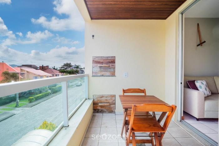 Apto c varanda e churrasq. a 450m do Mar REH0203