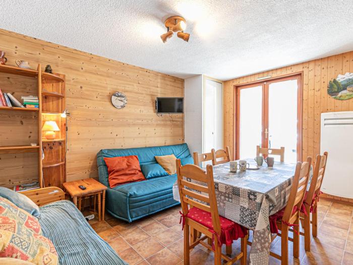 Appartement avec terrasse ensoleillée, animaux admis, parking inclus - FR-1-840-4