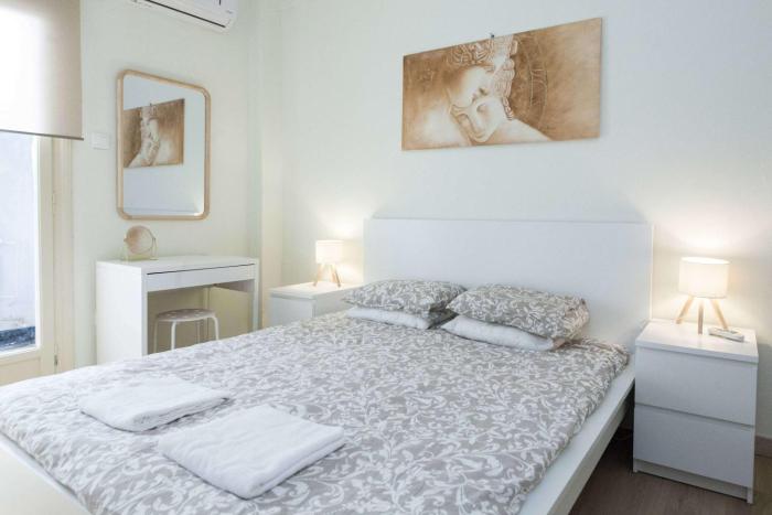 Cozy Minimal Studio by Ampelokipoi Metro