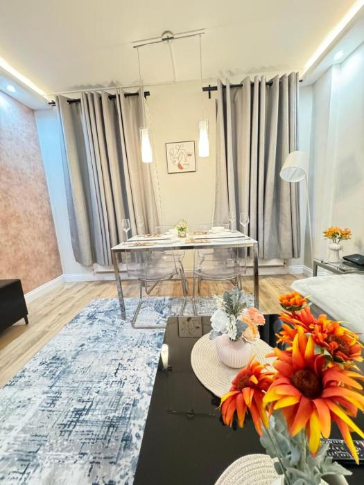 Hyde park three bedroom flat