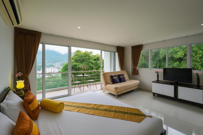 Large, quiet Condo by รินดา Rinrada