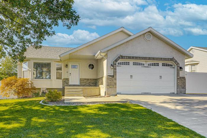 Family Home w Fenced Yard Between Provo & SLC!
