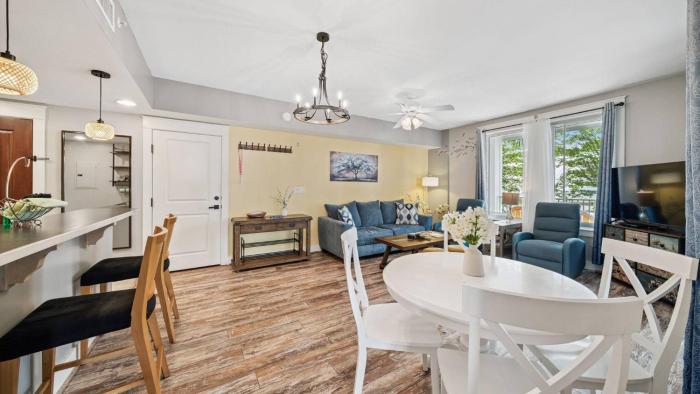 Whispering Palms @ Baytown Wharf