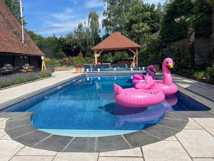 Plum Pudding Barn - private heated pool, hot tub & kids play area