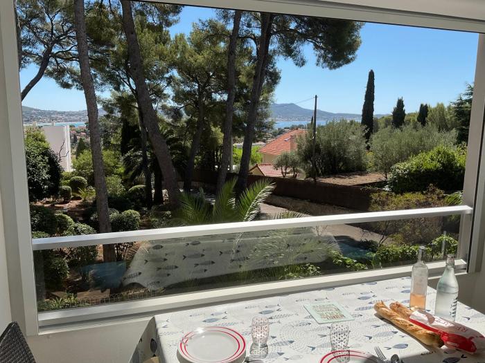 Grand T2 vue mer calme climatisé 500 m village et plage parking gratuit