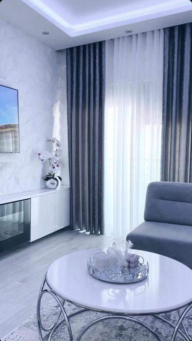 Bright Seaside Apartment, 100m from the Beach with Sea Views