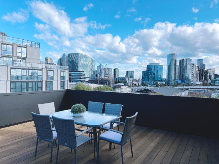 Skyline 222 Luxury 5-Level City Stay Rooftop Terrace