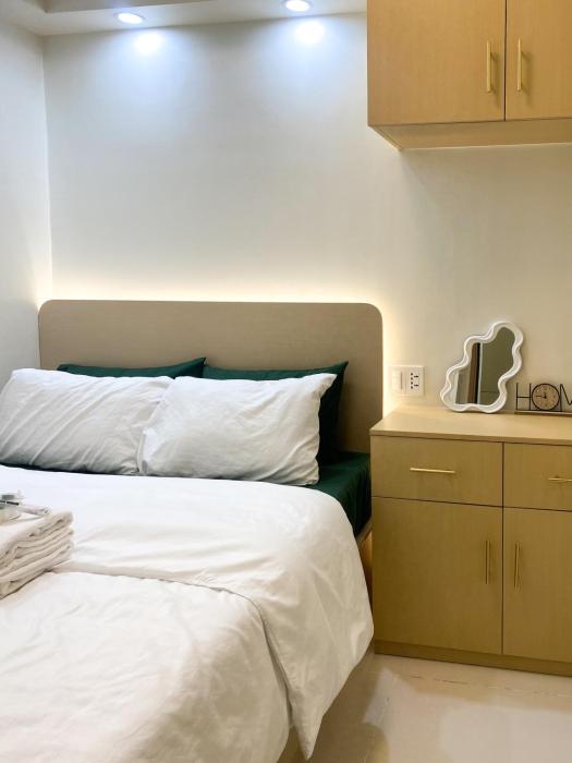 Oval Shore Residences 1BR by JBCo