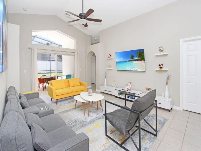 Castle Keys Salt Water Pool Home 10 mins to Disney