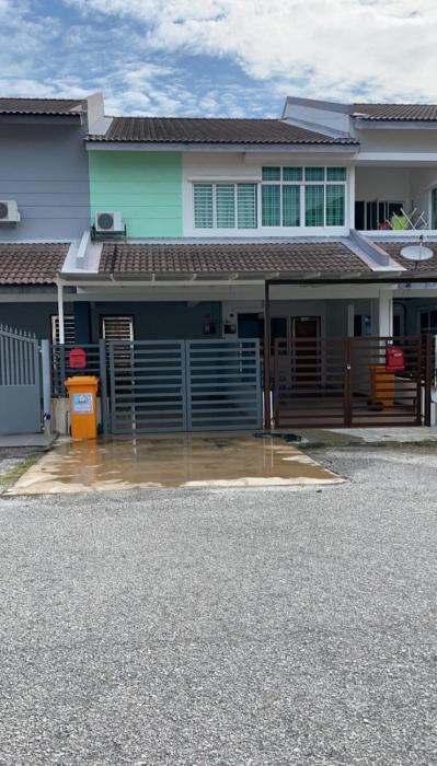 Purple TownHouse 9pax 3R2B Wifi