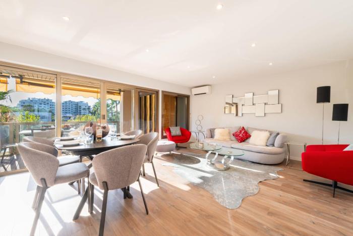 Beautiful 2-Br Apartment Sea View Beaches Within Walking Distance