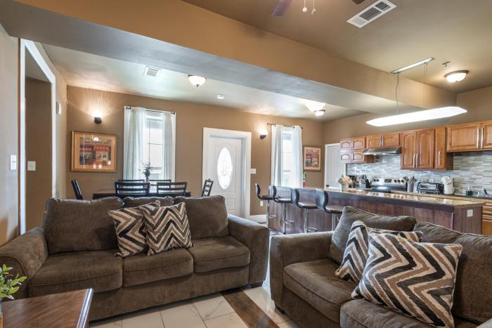 Baronne Street Spacious and Fully Furnished Condo