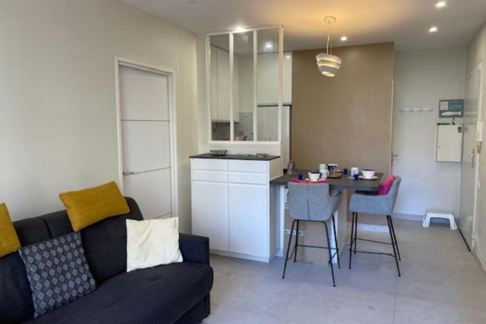 Apartment for 2 with balcony near beach