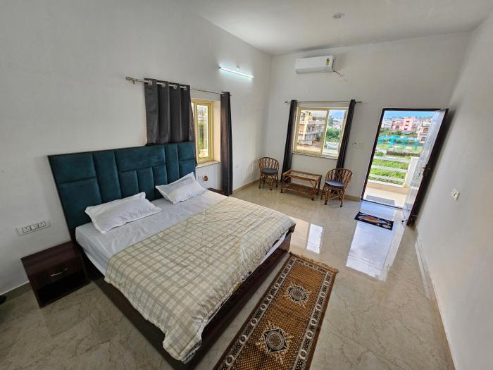 Hotel YesWell - Best Hotel Near Jolly Grant Airport