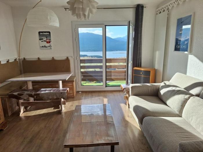 Appartement 2 pièces avec balcon et cuisine équipée aux Angles - FR-1-593-109