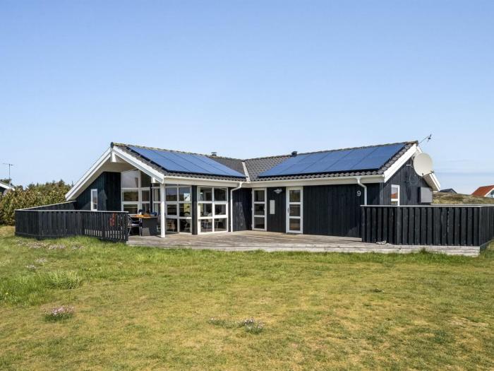 Holiday Home Emppu - 400m from the sea by Interhome