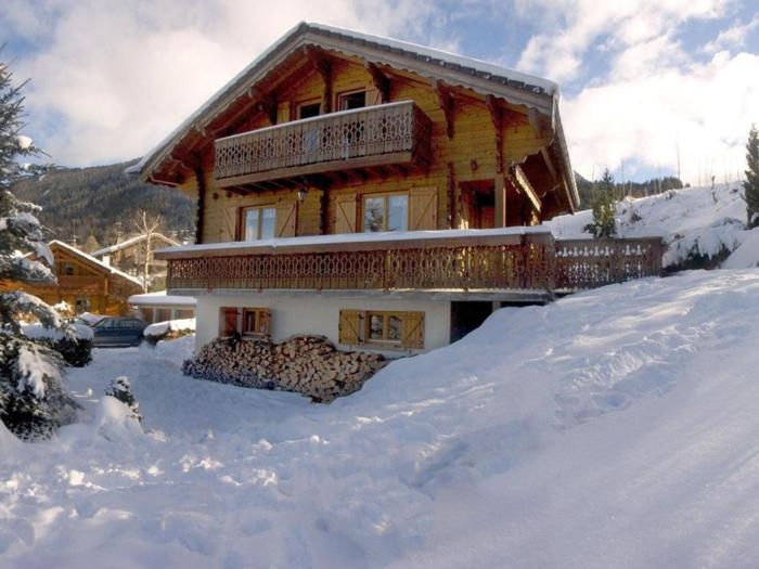 Chalet 3 chambres calme, poêle à bois, proche piste et village, 68 pers, garage et parking - FR-1-572-243