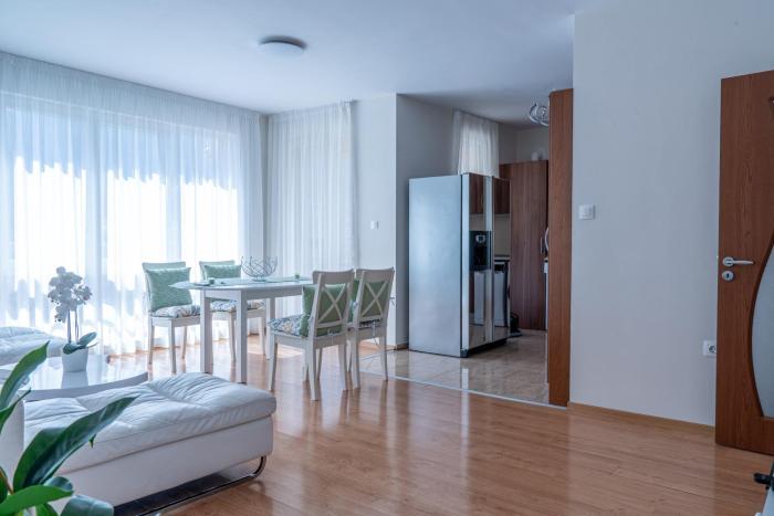 Evgenys Stylishly Designed 2 Bedroom Apartment plus Garage!