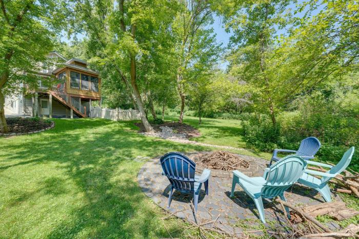 Lake Geneva Family Gem with Fenced Dog Run!